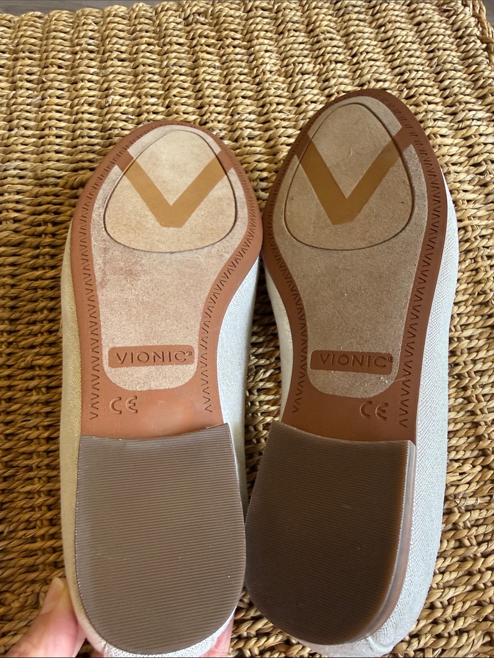 New nwot Vionic Willa II silver Loafer - Picture 4 of 8